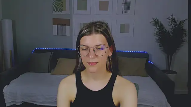 AnnaThorne Adlı Modelin Canlı XXX Sohbeti