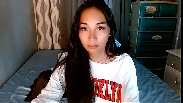 SweetLilly_18 Adlı Modelin Canlı XXX Sohbeti