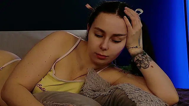 Di_na_Bell's Live XXX Chat