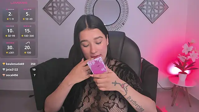 Živý XXX chat Emi_Roseth