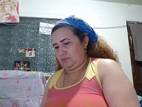 Perla1981-- live XXX chat