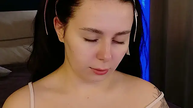 XXX chat uživo modela Di_na_Bell