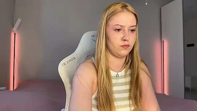 Chat XXX en directo de Monikacutie