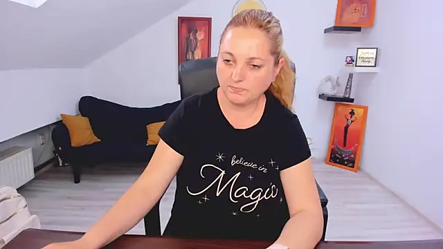 LollaGirln Live XXX chat