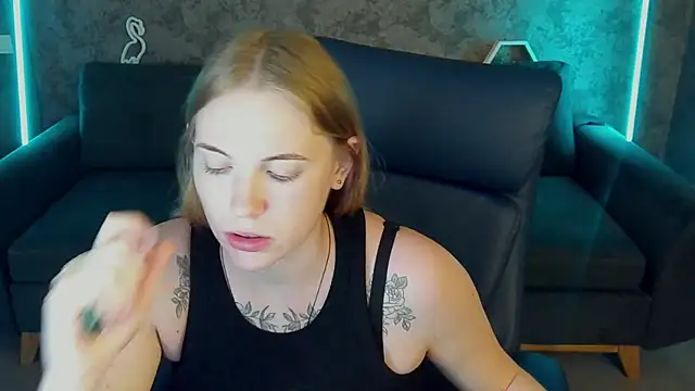 NikkyReyyy élő XXX-chatje