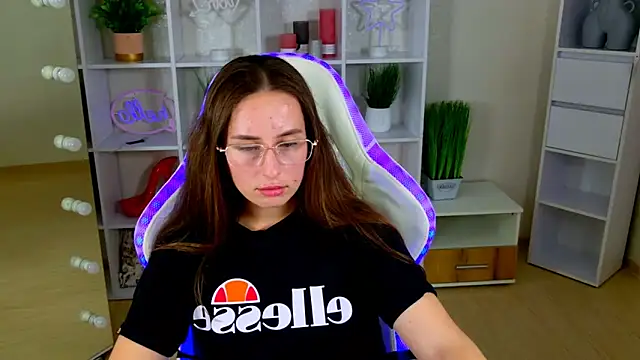 NadinnL 现场XXX聊天