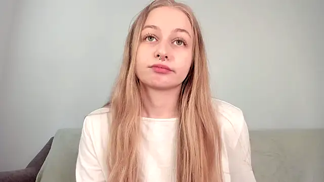MiaMews élő XXX-chatje