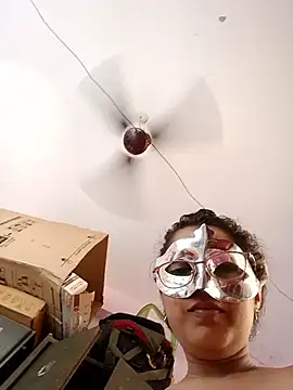 thanusi_2's Webcam Show