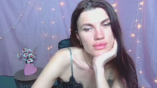 Chat +18 de MilaLoona ao vivo