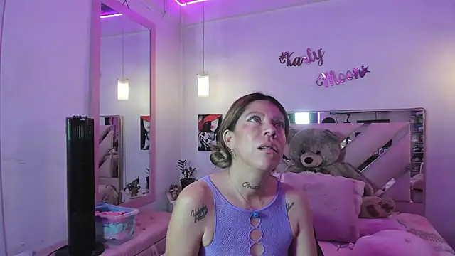 Karly_moonのウェブカメラショー