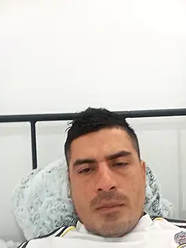 Andr3s69xxx Adlı Modelin Canlı XXX Sohbeti