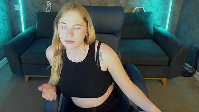 NikkyReyyy Show in webcam