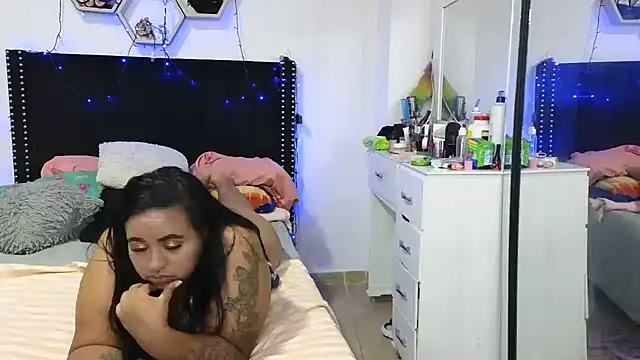 Chat +18 de charlotte_077 ao vivo