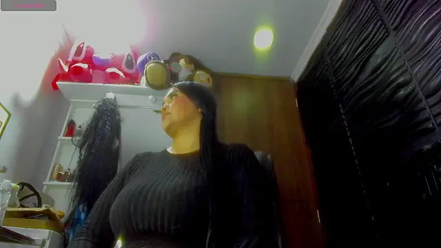 Pocahontas_d's Live XXX Chat