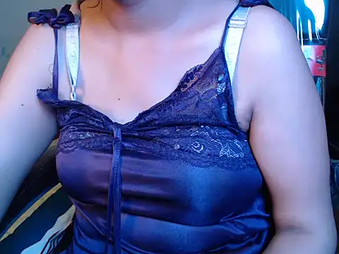 Kiarax1's Live XXX Chat