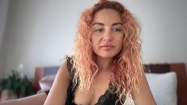 Reddgiirl élő XXX-chatje