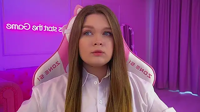 CrystalLyons' Live XXX Chat