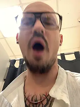Chat +18 de AssHunter4k ao vivo