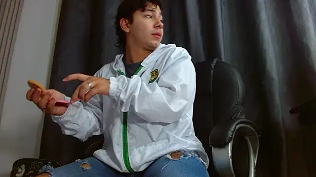 Julian_Smith21 webkamerás műsora