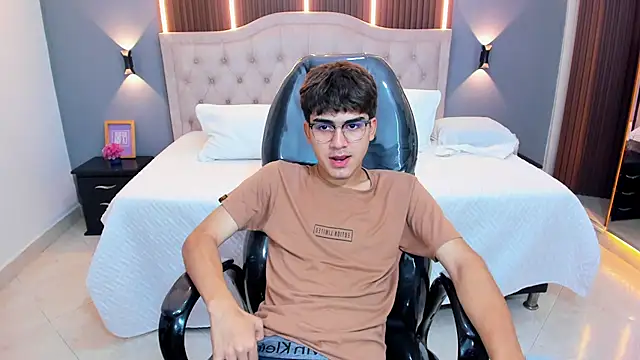 Chat XXX ao vivo de Tommy18__