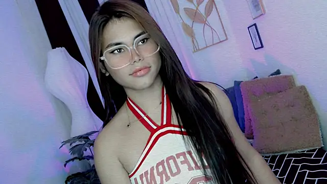 Show modela PrettyBlythes_TS na web-kameri
