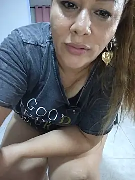 Chat +18 de SluttyMilf79 ao vivo