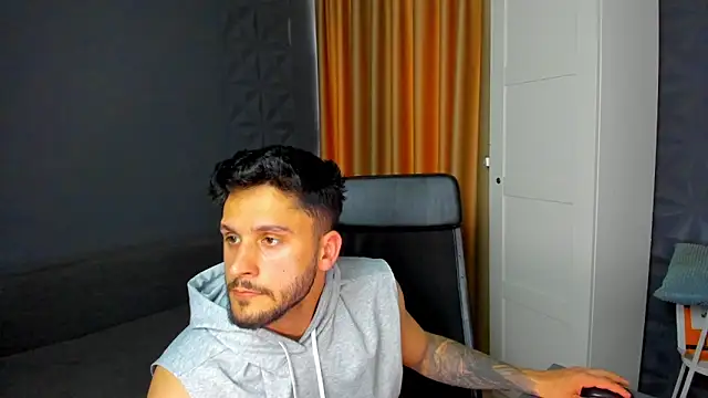 Show modela TroyWadee na web-kameri