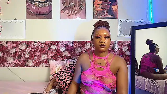 EnchantingLisa Adlı Modelin Canlı XXX Sohbeti