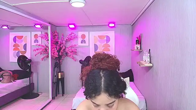 Maggy_t18 Adlı Modelin Canlı XXX Sohbeti