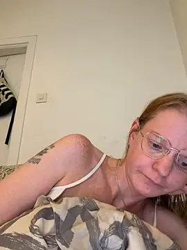 jannis1992 Adlı Modelin Canlı XXX Sohbeti