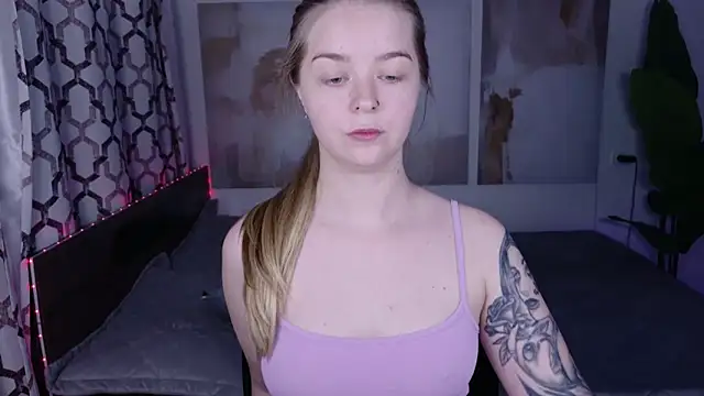 SirenaDoll Adlı Modelin Canlı XXX Sohbeti