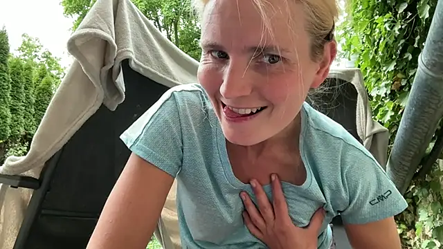 s-te-fan-i's Live XXX Chat