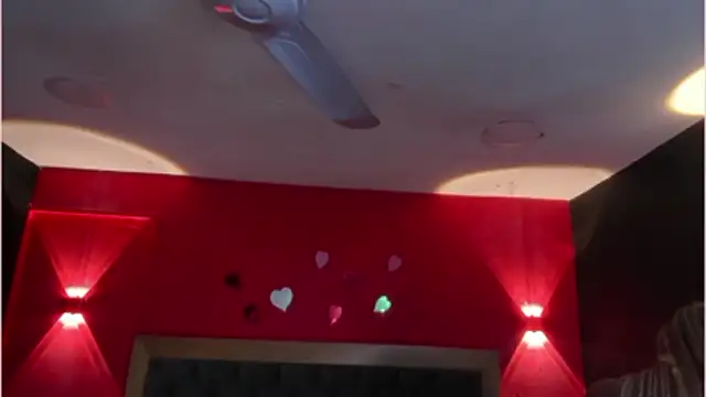 YayaHilton Chat XXX live