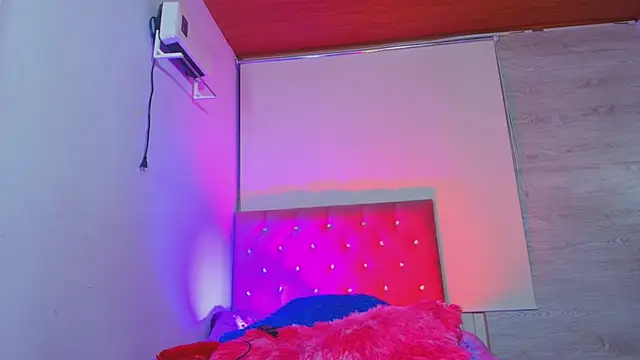 Sary_LittleSmiles Adlı Modelin Canlı XXX Sohbeti