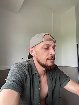 MattMiller28 élő XXX-chatje