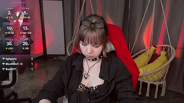 LeonaHicks live XXX chat