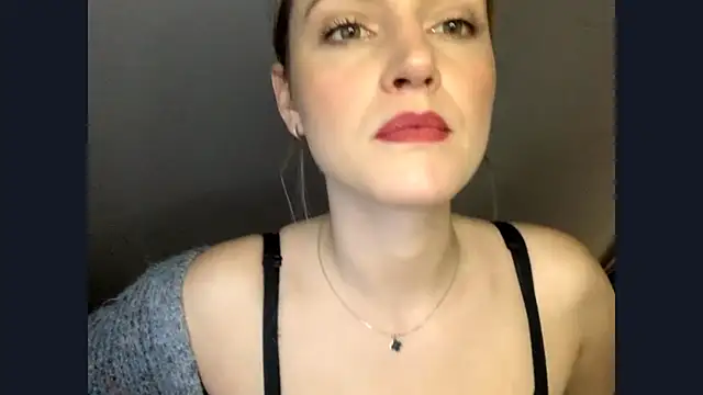 ScarlettSensitive's Live XXX Chat
