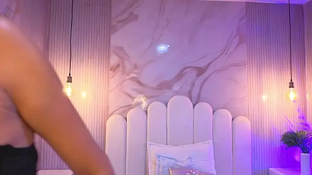 XXX chat uživo modela luna_hot_ass