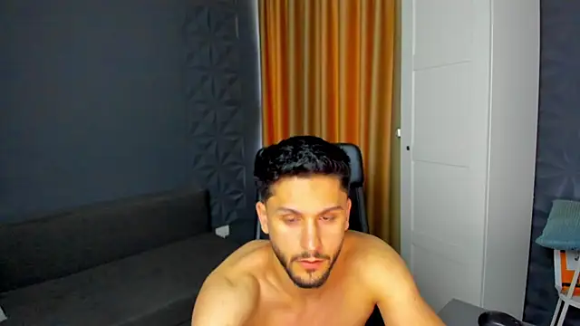 Show modela TroyWadee na web-kameri