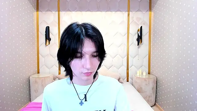 AdonBev Adlı Modelin Canlı XXX Sohbeti