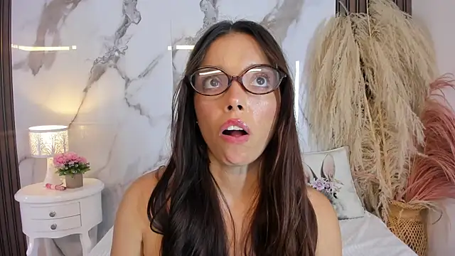 hannahill69 Adlı Modelin Canlı XXX Sohbeti