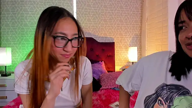 SofiiaCutee Adlı Modelin Canlı XXX Sohbeti