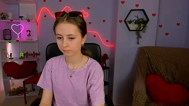 rebecca_smile élő XXX-chatje