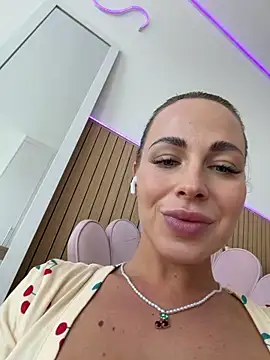 streetdoll webcam show