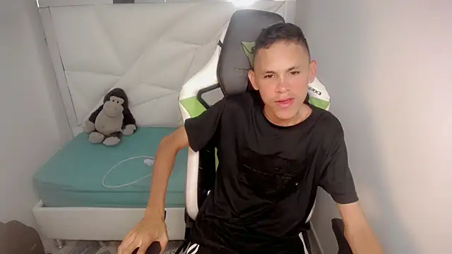 sombra_18 Webcam Show
