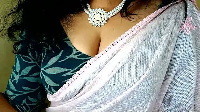Mallu_MayaMadhav Show in webcam