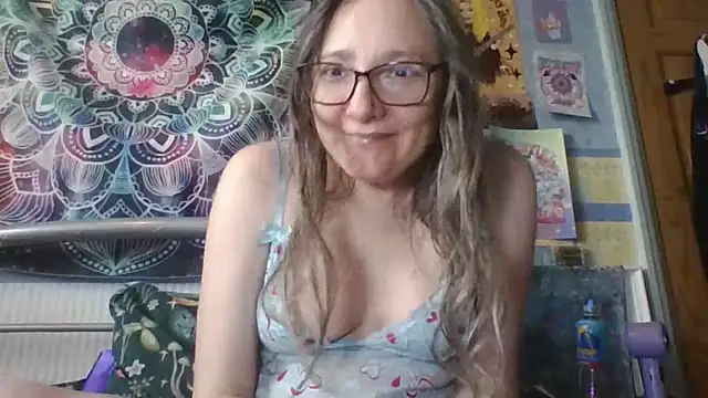 Izzylove47 Show in webcam