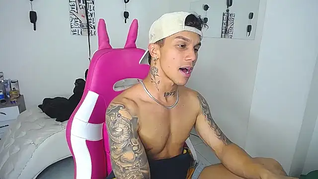 Leonard_Price Live XXX-chat