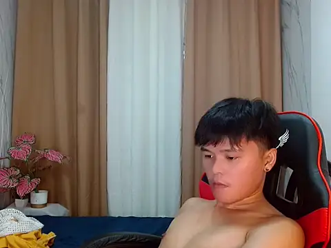 yourhotasiandoms Show in webcam