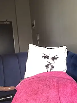 XXX chat uživo modela Curveysinaa